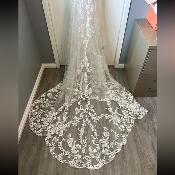 Size 14 Elysee Francoise Wedding Gown - Picture 6 of 10